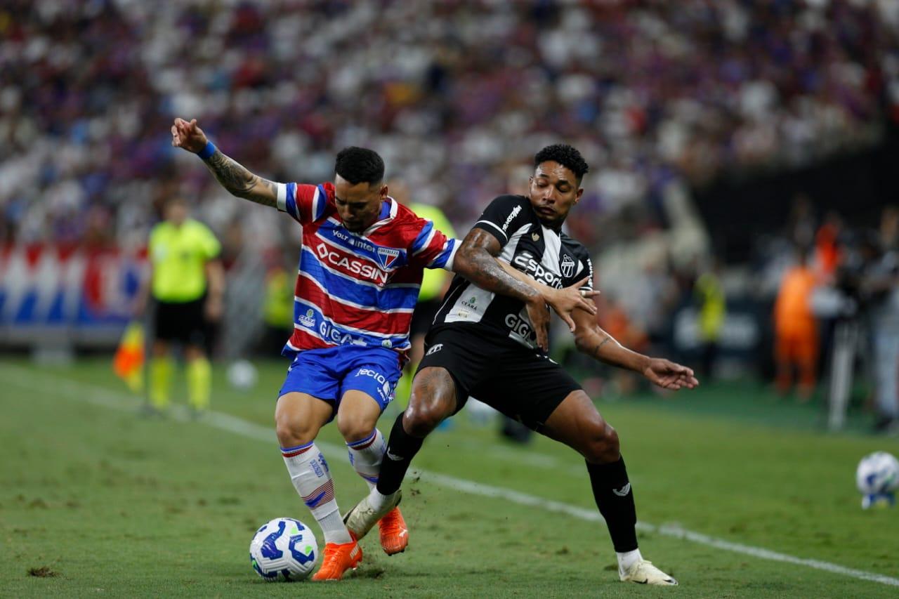 Atletas do Clássico-Rei em ação