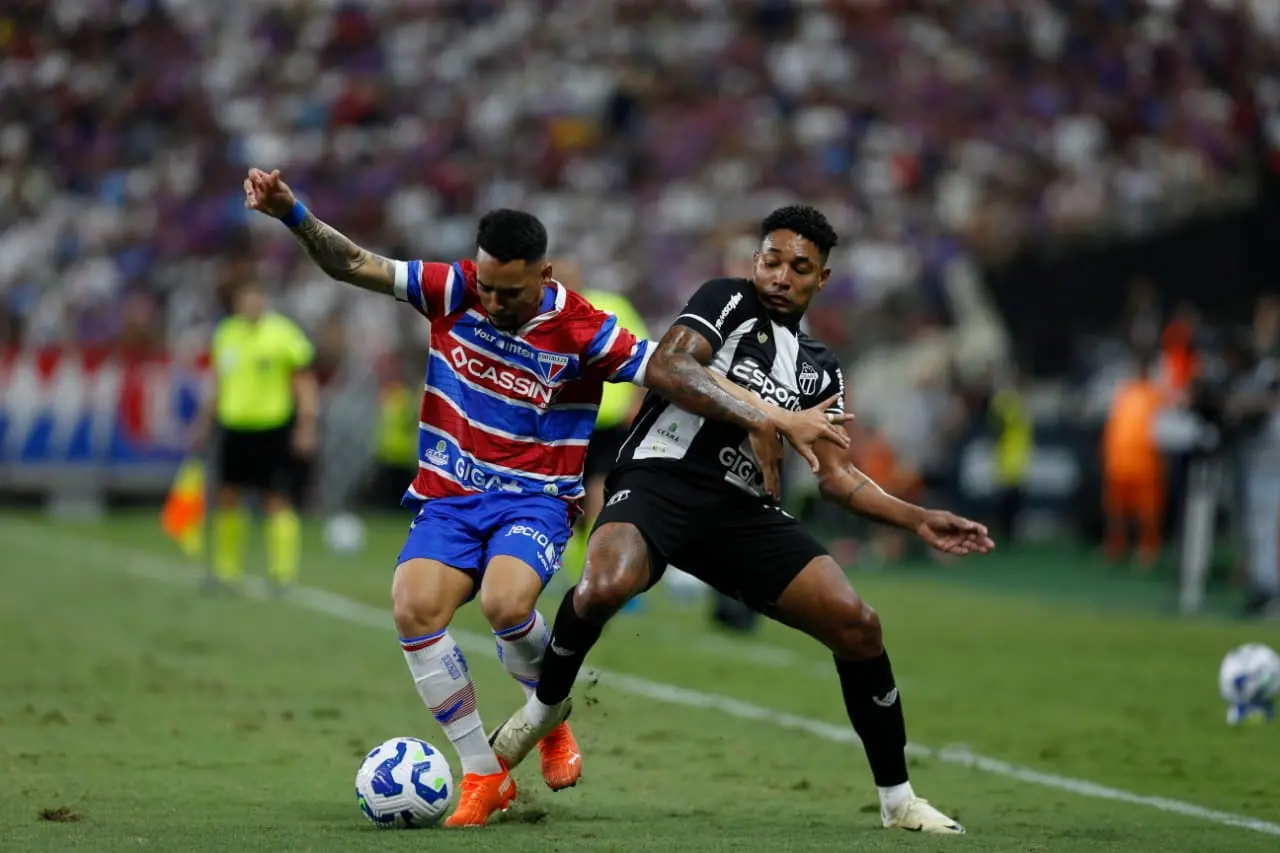 Atletas do Clássico-Rei em ação