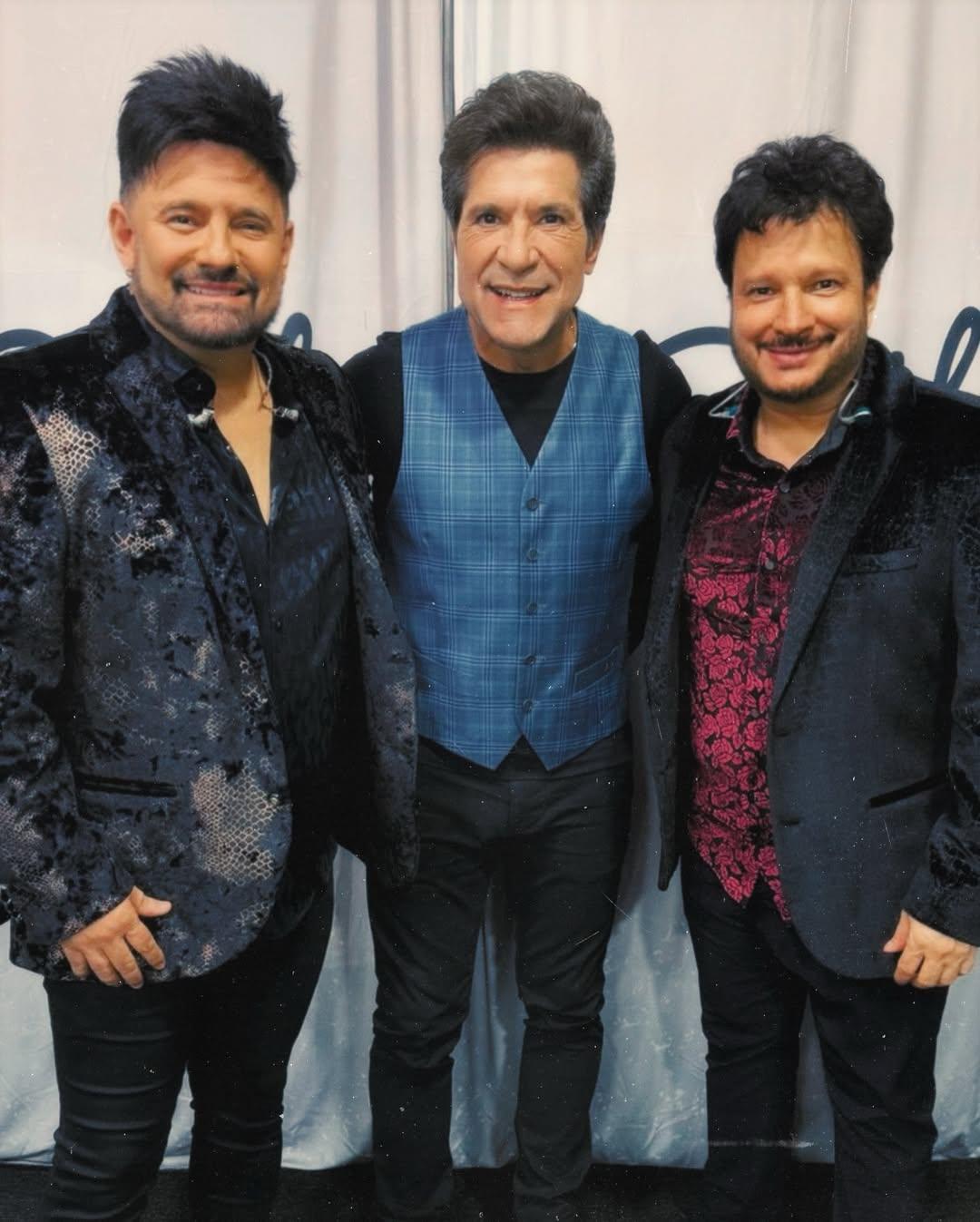 Imagem de Luiz Cláudio & Giuliano ao lado de Daniel, que foram entrevistados no Viver Sertanejo deste domingo.