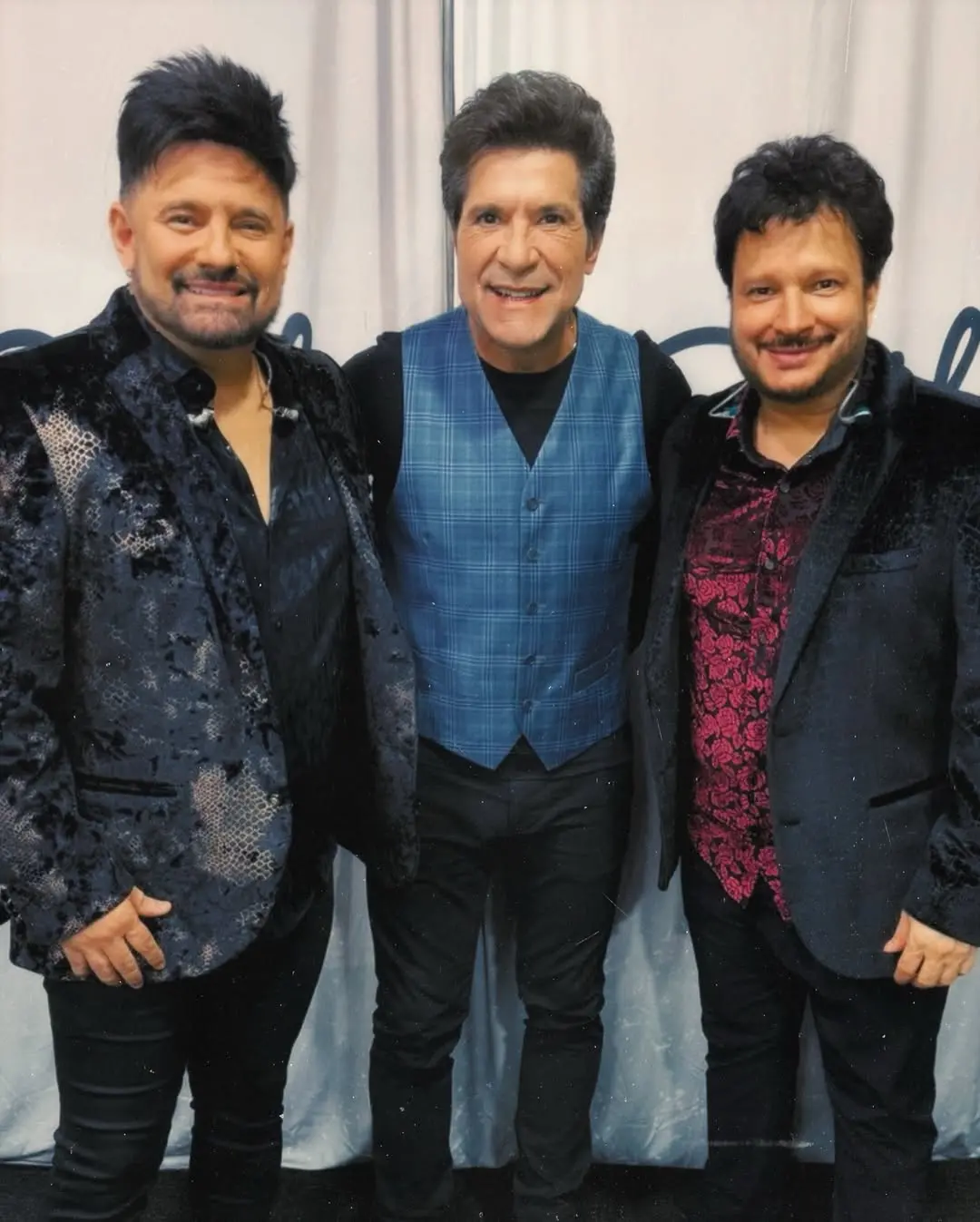 Imagem de Luiz Cláudio & Giuliano ao lado de Daniel, que foram entrevistados no Viver Sertanejo deste domingo.