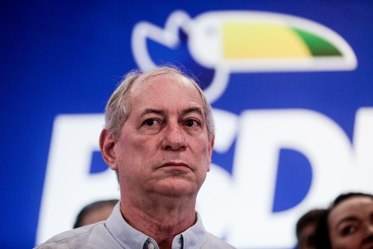 Foto de Ciro Gomes durante ato de filiação ao PSDB.