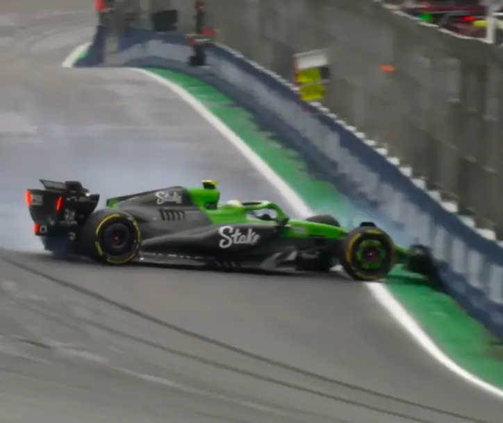 Acidente ocorreu no fim da última volta.