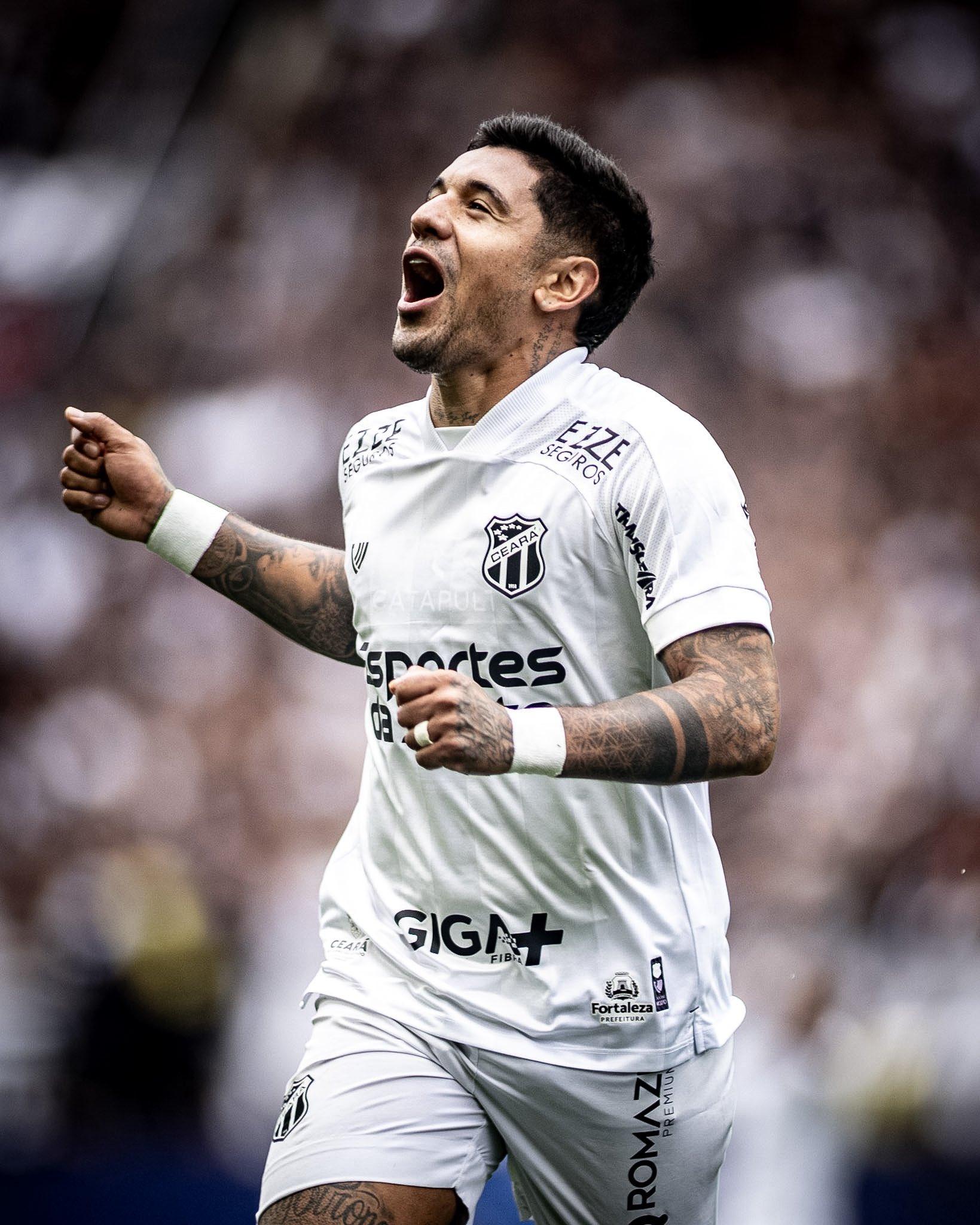 Galeano comemora gol pelo Ceará