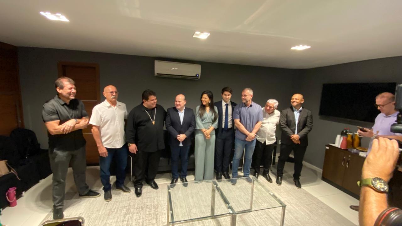 Foto de Roberto Cláudio e aliados na Câmara de Fortaleza.