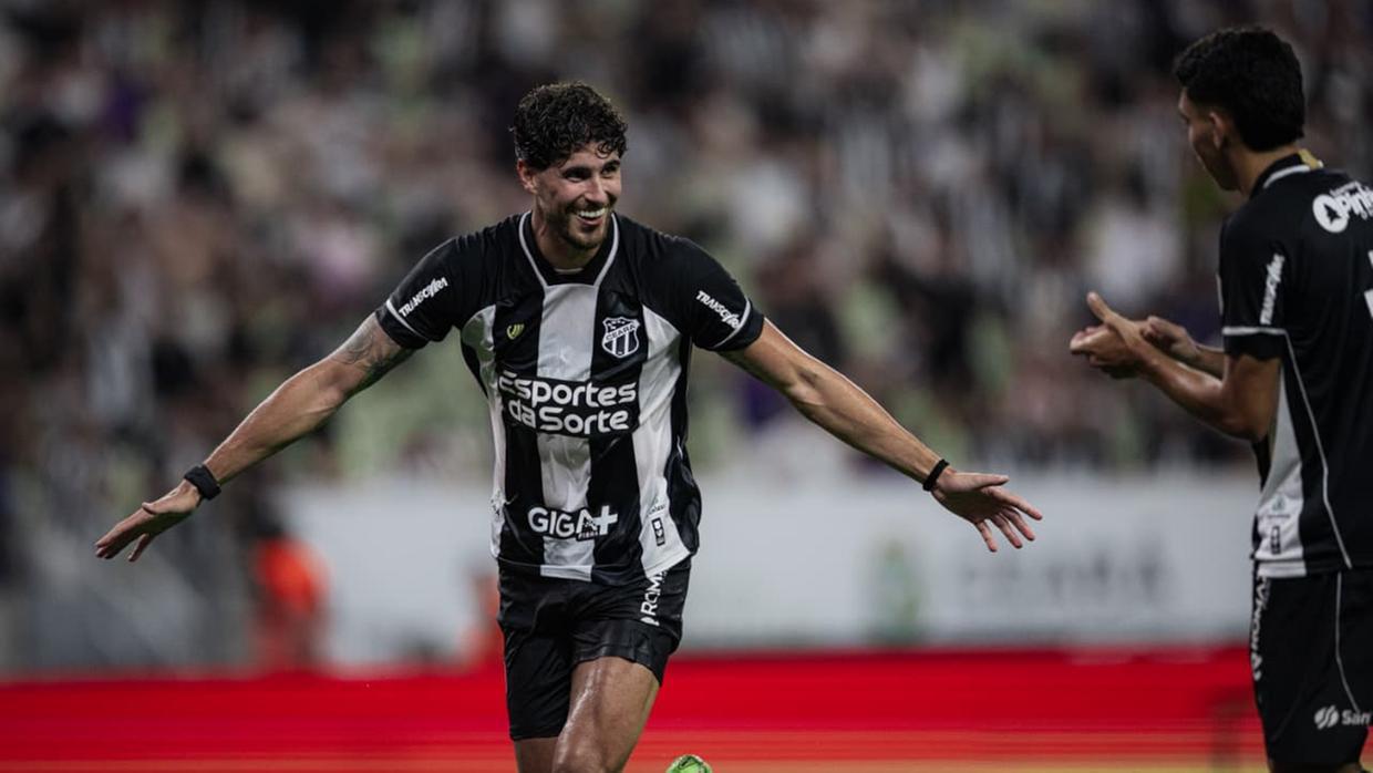 Pedro Raul comemora gol pelo Ceará