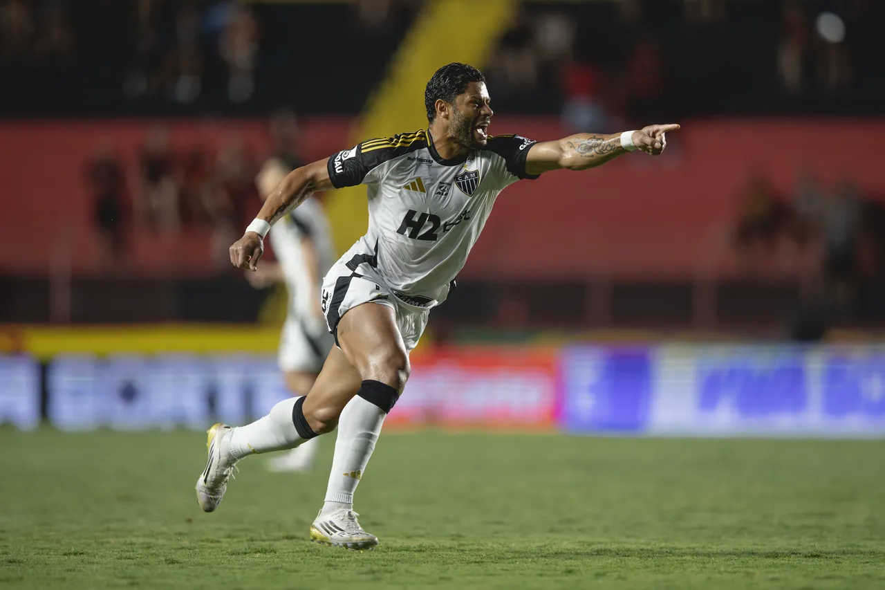 Hulk fez seu 3º gol de falta na Série A pelo Galo contra o Sport na Ilha do Retiro