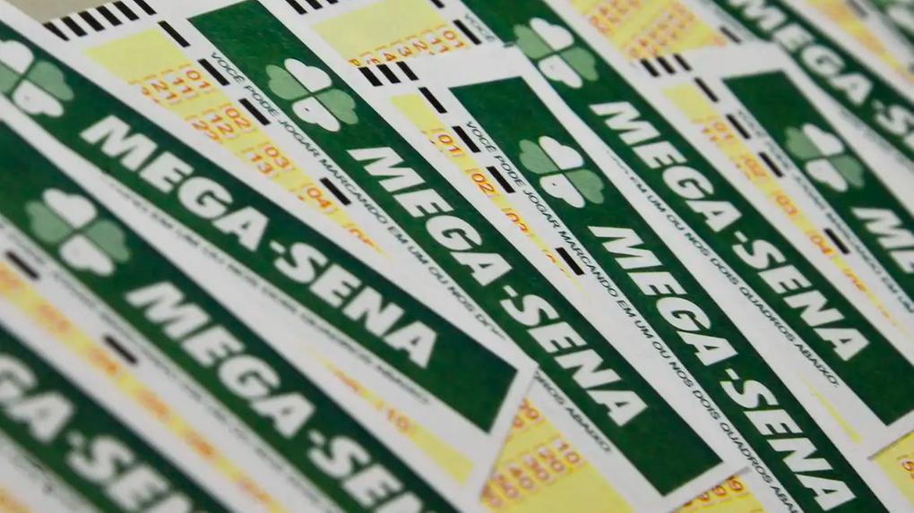 Bilhetes de Mega-Sena destaque, usadas para apostas na loteria; imagens de apostas.