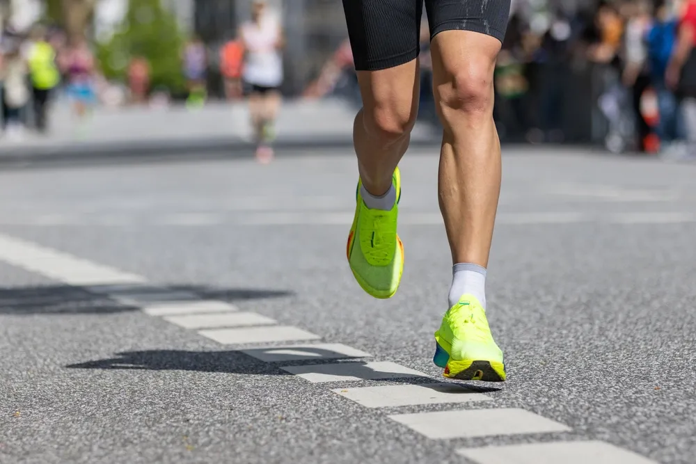 A articulação do quadril absorve uma grande carga de impactos durante a corrida.