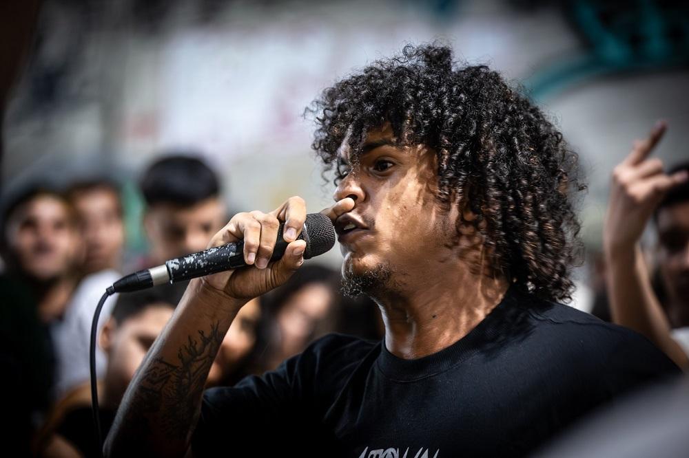 Artista rimando na Cururu Skate e Rap.