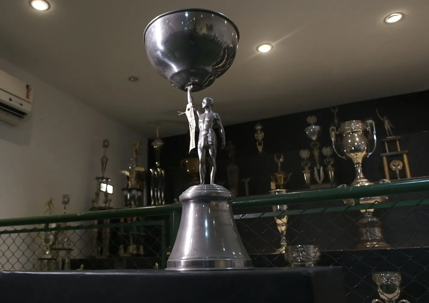 Troféu Antolín Garcia está no Centro Cultural do Ceará.