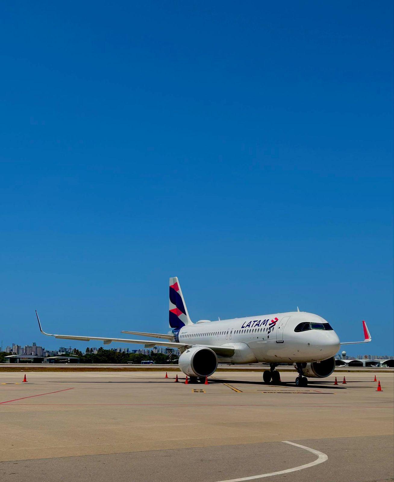 Imagem de uma aeronave parada