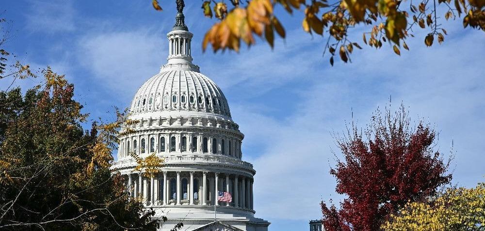 Imagem do Capitólio na área externa.