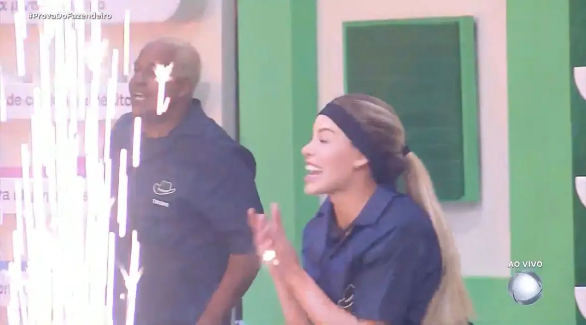 Saory comemora a vitória na prova.