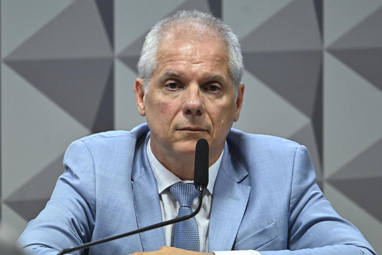 Imagem mostra o ex-presidente do INSS, Alessandro Stefanutto, durante oitiva no Senado no âmbito da CPMI que investiga a fraude no INSS.