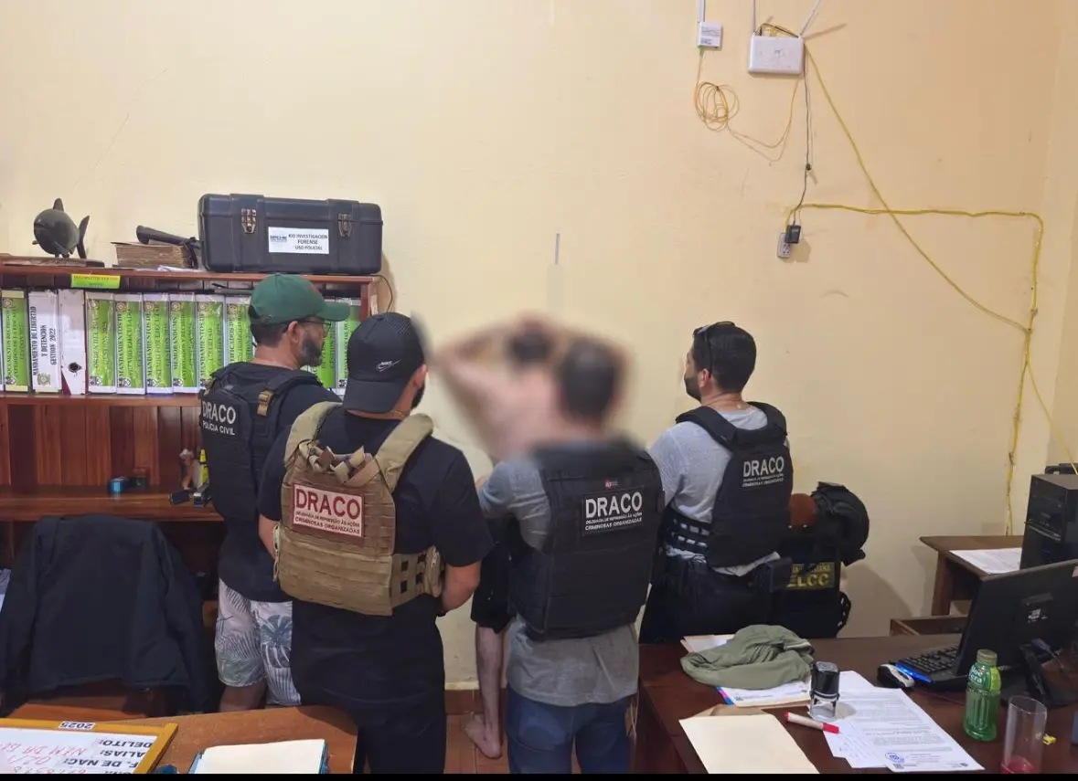 foto da prisao do nem da geruza, na bolivia, com participacao dos policiais da draco.