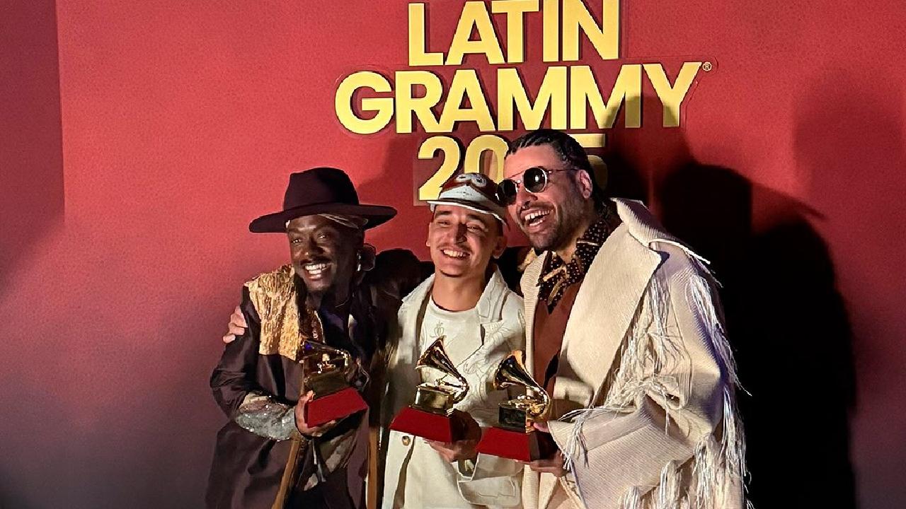 Jota.Pê, João Gomes e Mestrinho com estatuetas do Grammy Latino 2025.