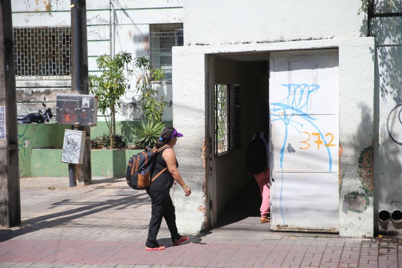 foto da fachada do anexo do hospital César Cals.