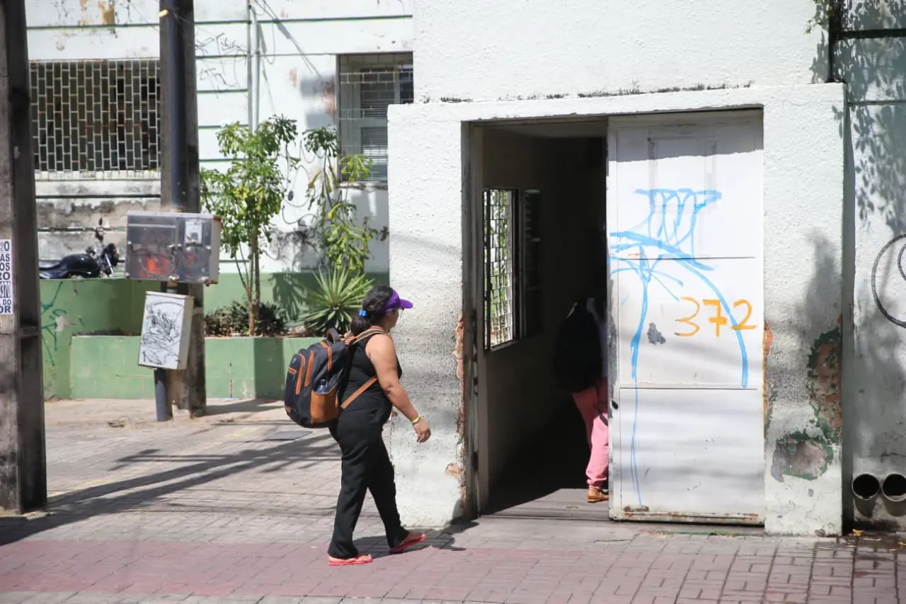 foto da fachada do anexo do hospital César Cals.