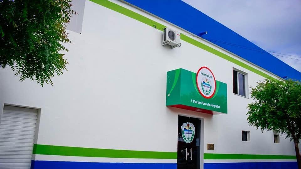 Fachada da Câmara Municipal de Forquilha.