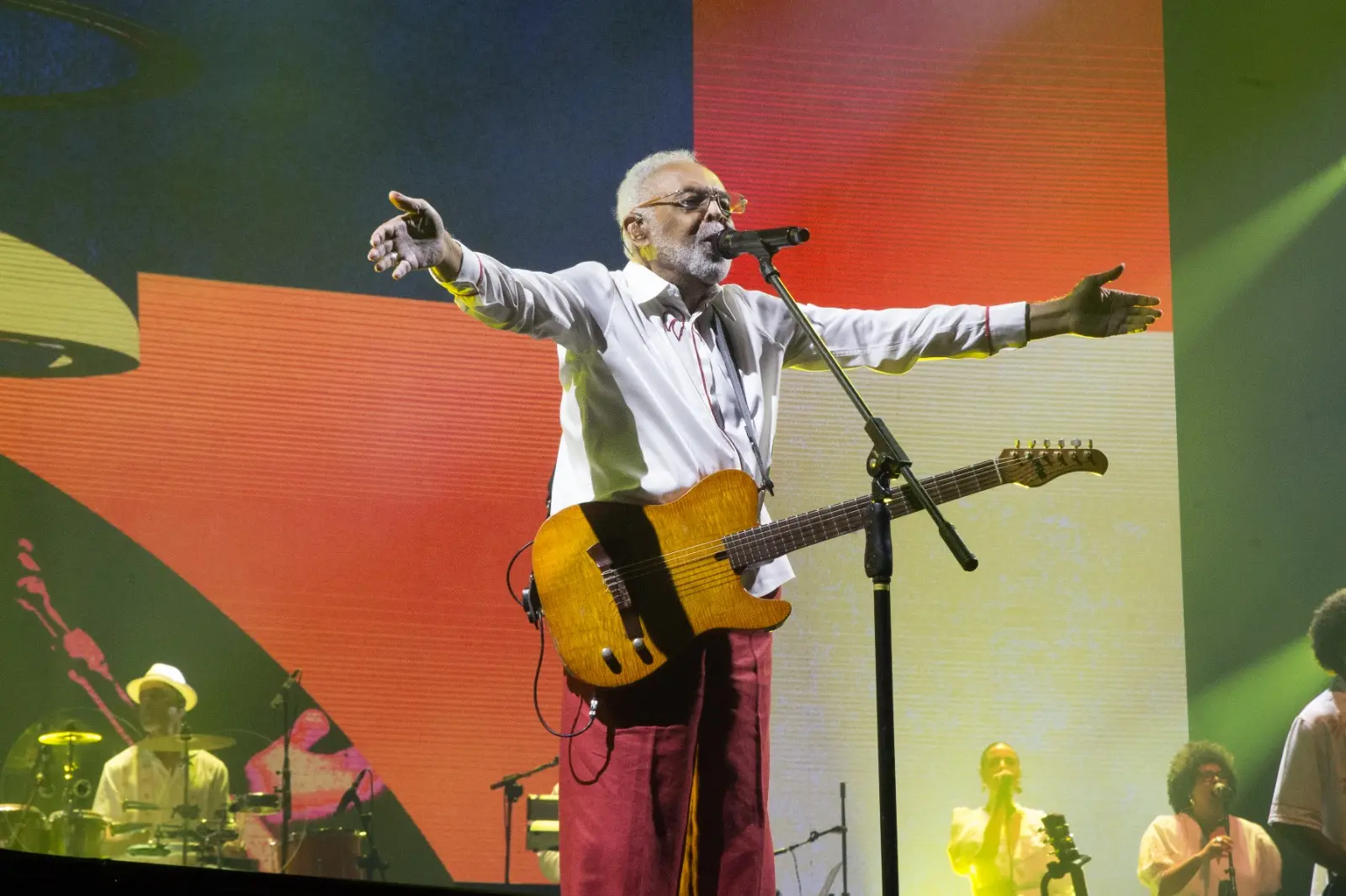 Gilberto Gil canta no CFO.