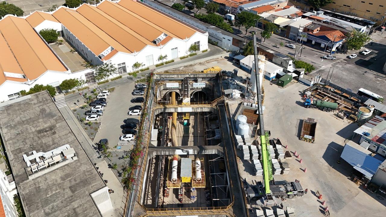 Vista aérea da obra de escavação dos túneis da linha leste do metrô de Fortaleza.