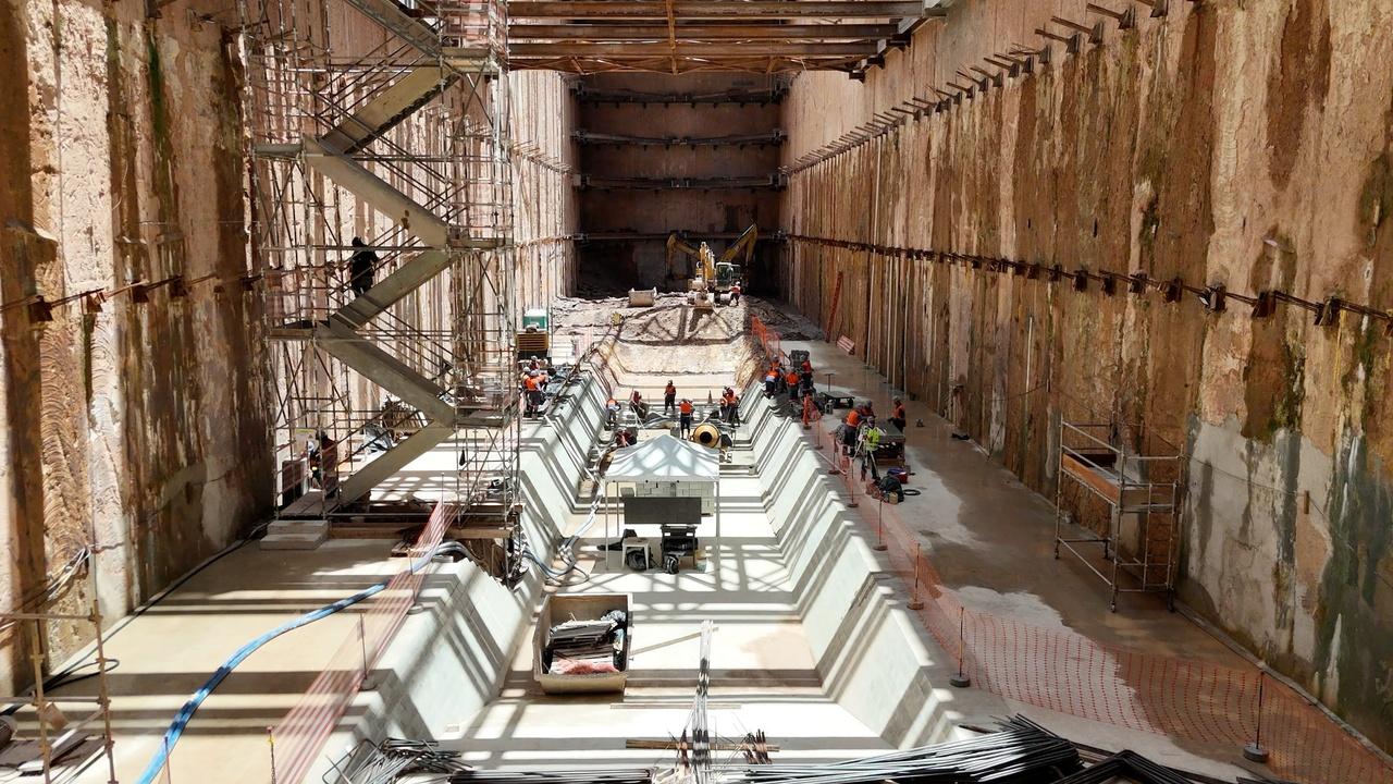 Vista parcial da construção da estação Nunes Valente.