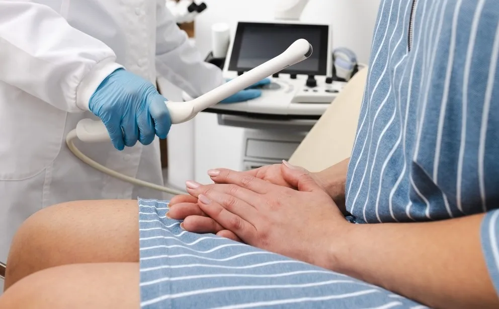 O exame transvaginal detecta patologias que podem causar o sangramento anormal.