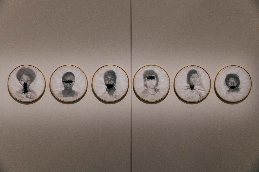 Obra 'Bastidores' (1997), de Rosana Paulino.