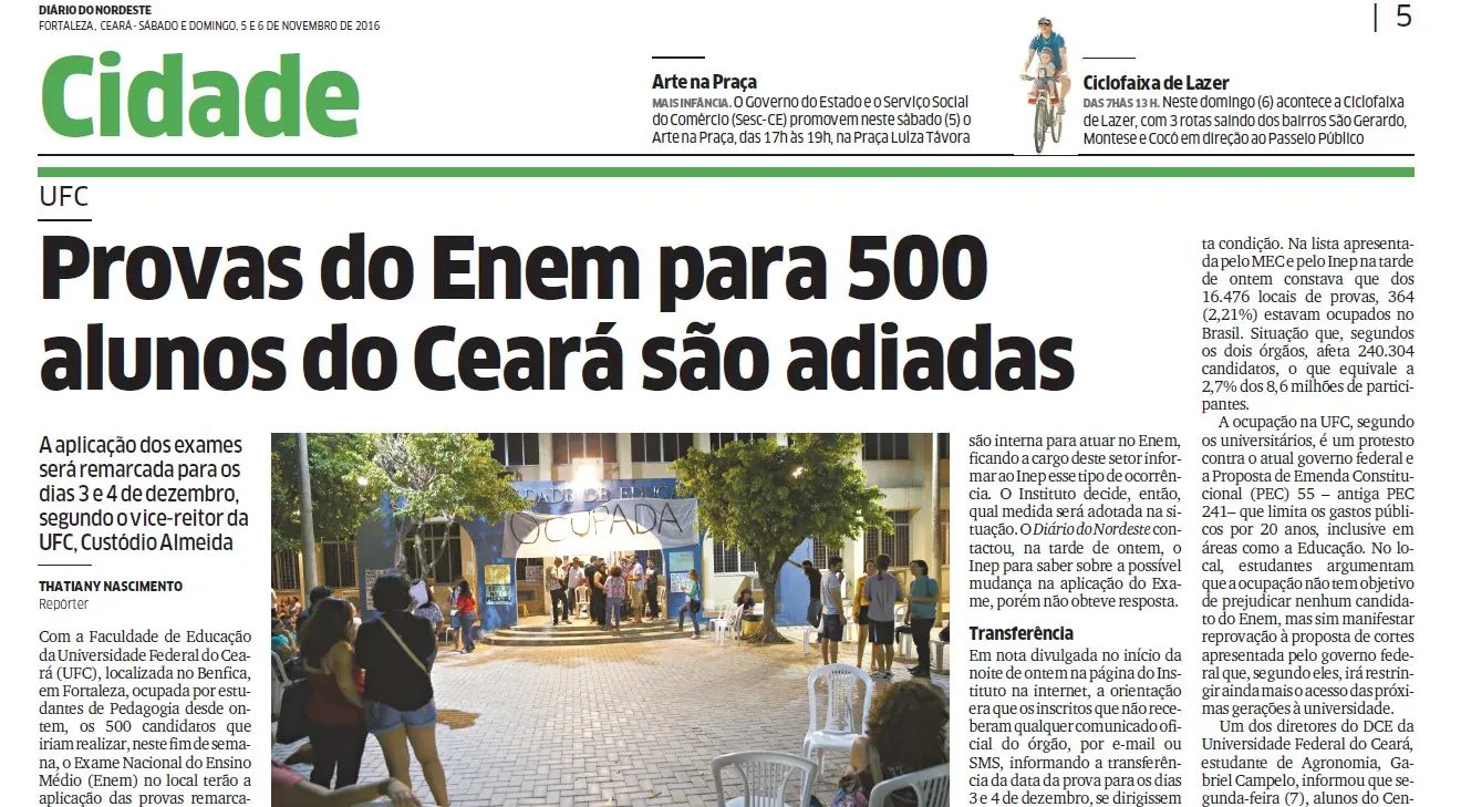 Imagem mostra recorte de jornal com manchete sobre adiamento do Enem para 500 alunos do Ceará em 2016 devido às ocupações de escolas.