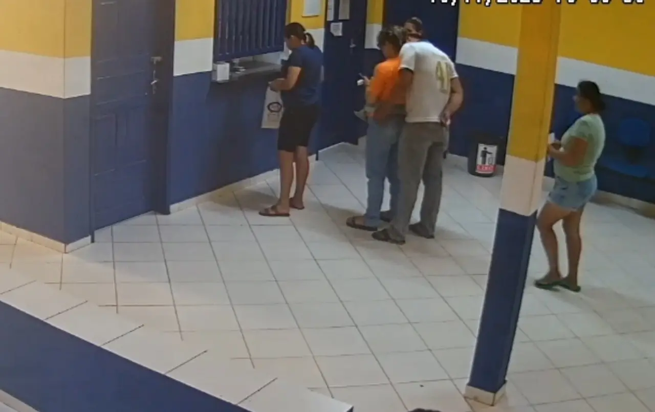 Print de imagem de câmera de segurança que mostra caso de importunação sexual em Nova Olinda.