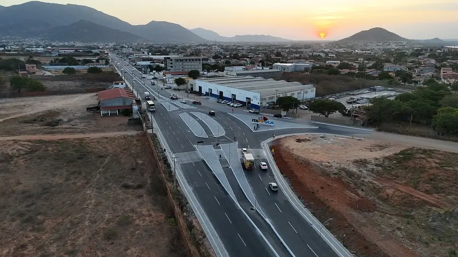 Foto aérea da rótula de acesso do município de Itapipoca, no Ceará.