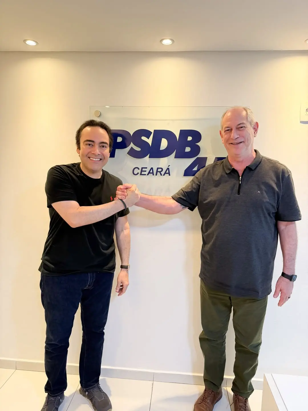 Ciro Gomes ao lado do prefeito de Massapê, Ozires Pontes.