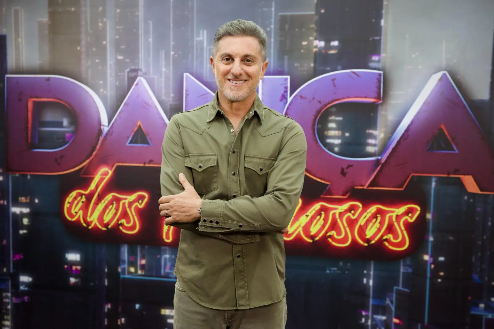 Luciano Huck no palco do programa.