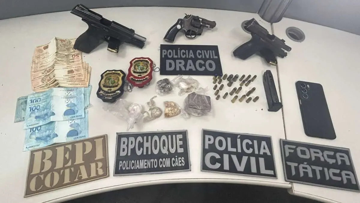 foto do material apreendido com o trio em sobral.