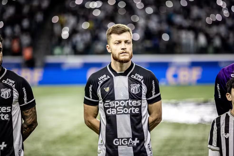 Foto de Willian Machado lamenta derrota, critica arbitragem e pede apoio da torcida 'A gente pede desculpa'