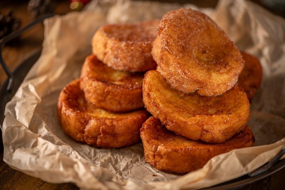 Na imagens, vários pedaços de rabanada.