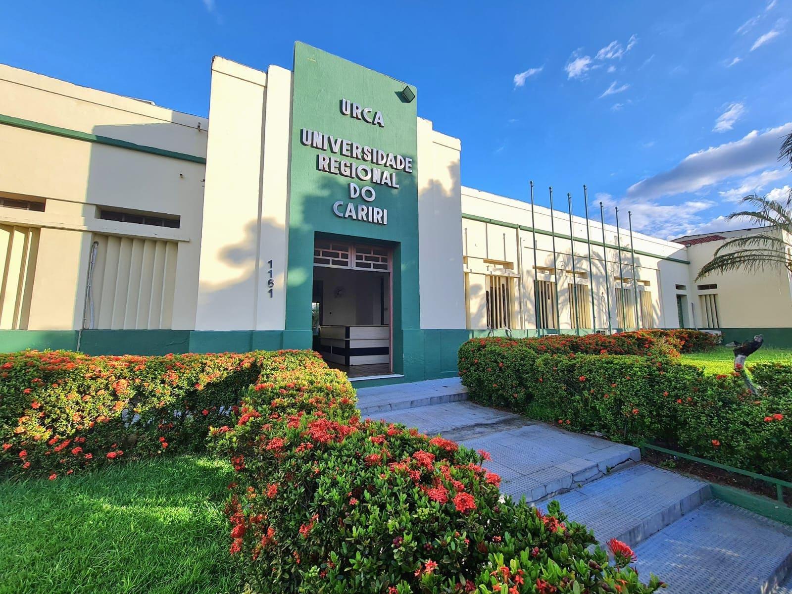 Foto mostra fachada da Universidade Regional do Cariri (Urca).