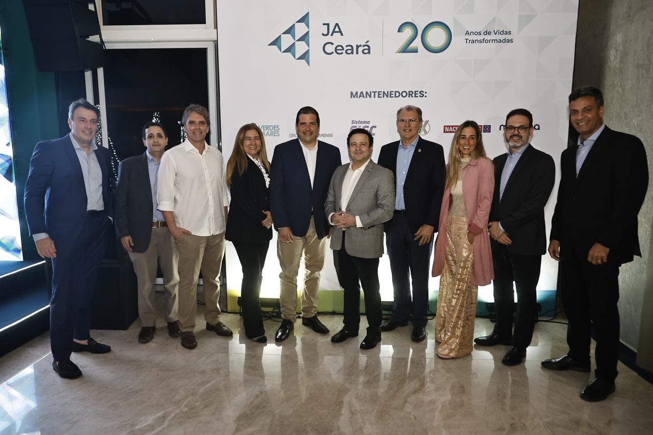 Convidados para cerimônia que celebra 20 anos da Junior Achievment no Ceará.