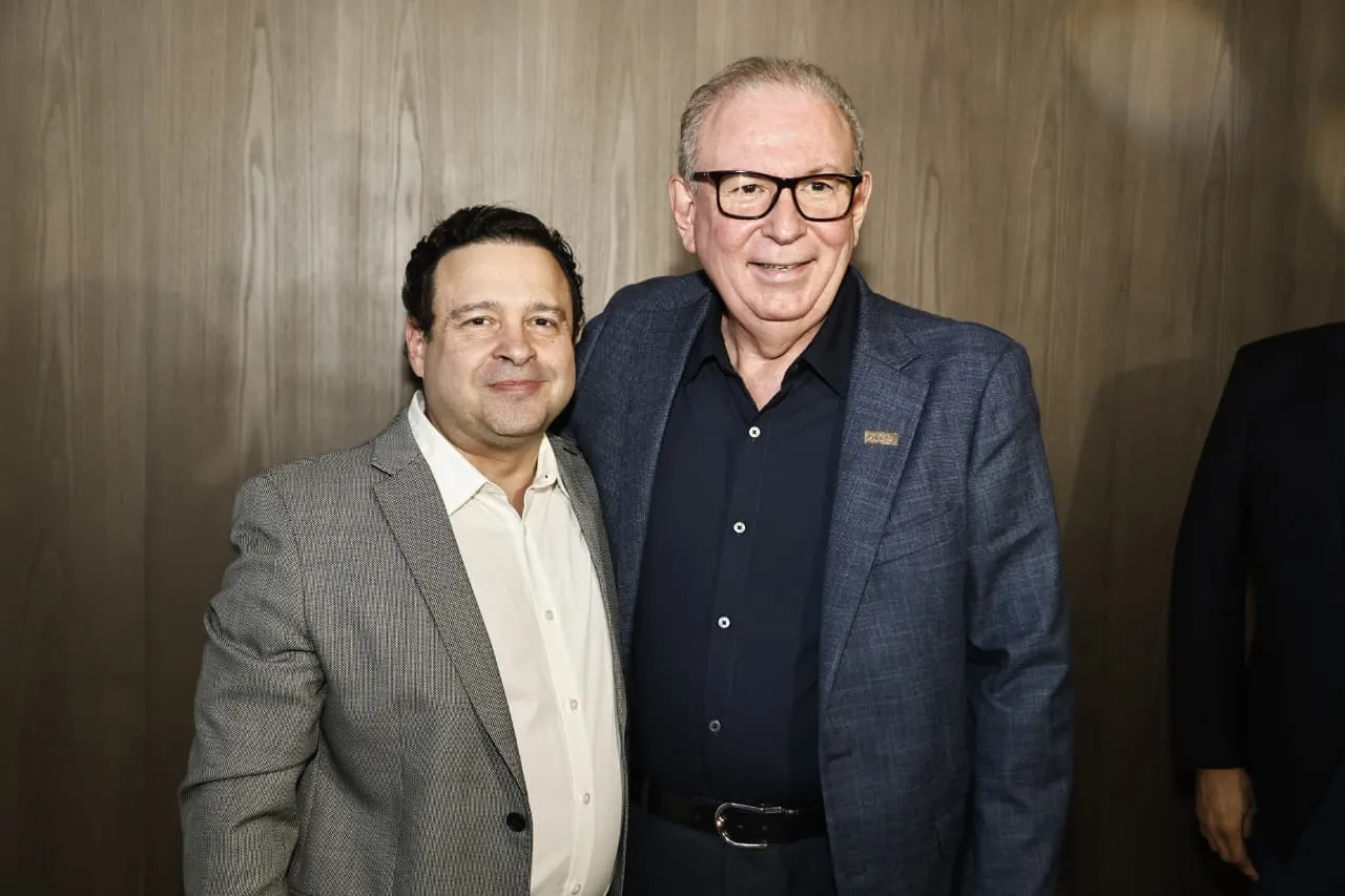 Igor Queiroz Barroso e Ricardo Cavalcante em evento no edifício Mansão Macêdo.