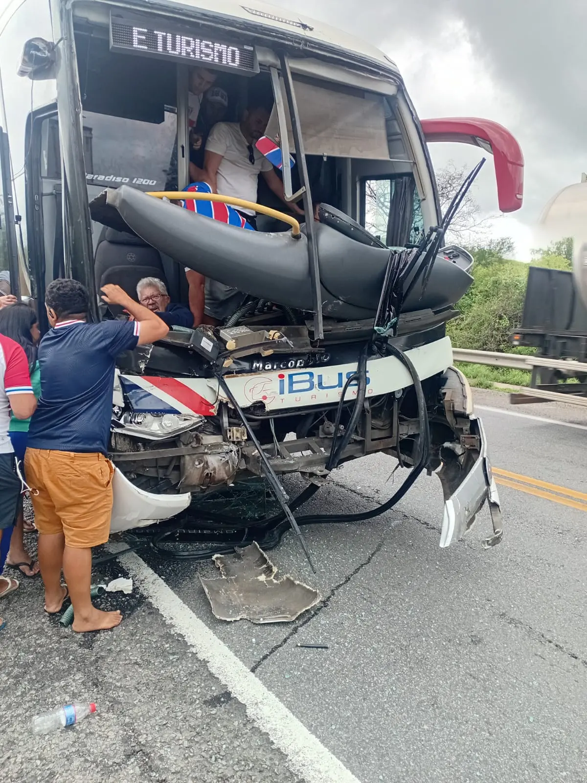 Frente do ônibus após acidente
