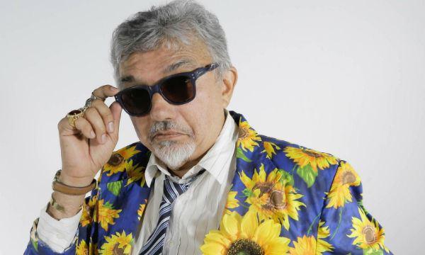 Cantor e humorista se apresenta pela primeira vez na Estação das Artes.