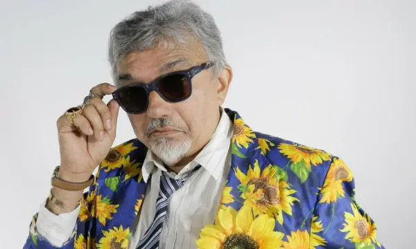 Cantor e humorista se apresenta pela primeira vez na Estação das Artes.