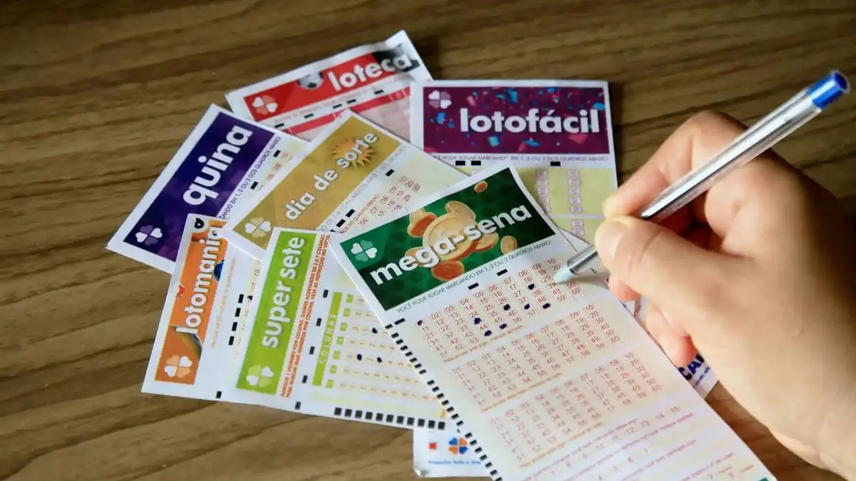 fotos de cartoes de diversos tipos de jogos da loteria, caixa economica.