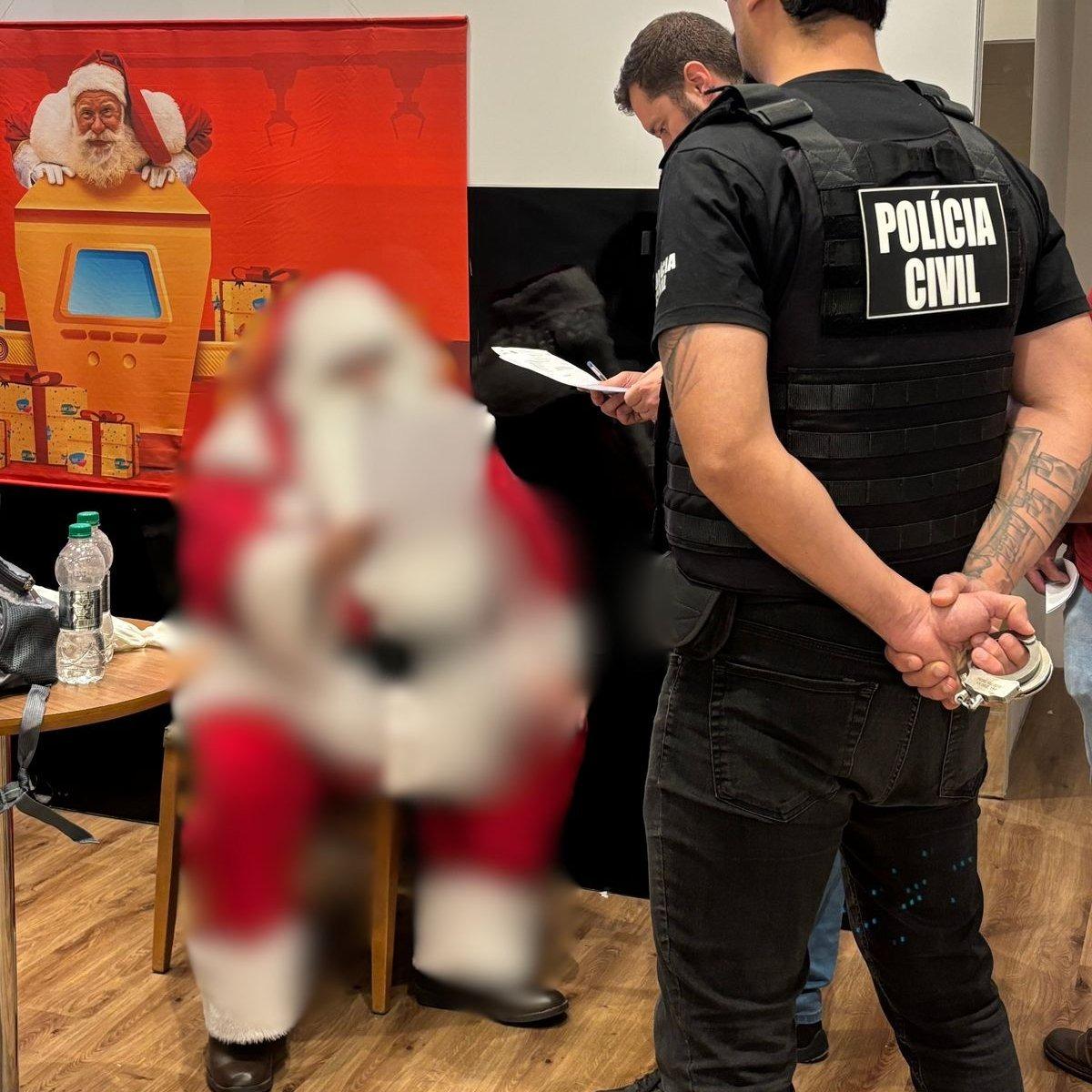 Momento em que o Papai Noel é preso.