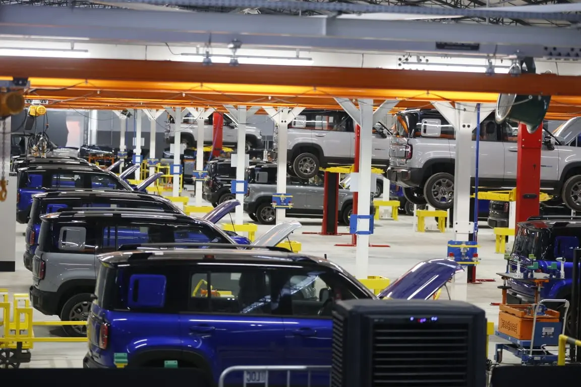 Foto de produção do Polo Automotivo do Ceará.