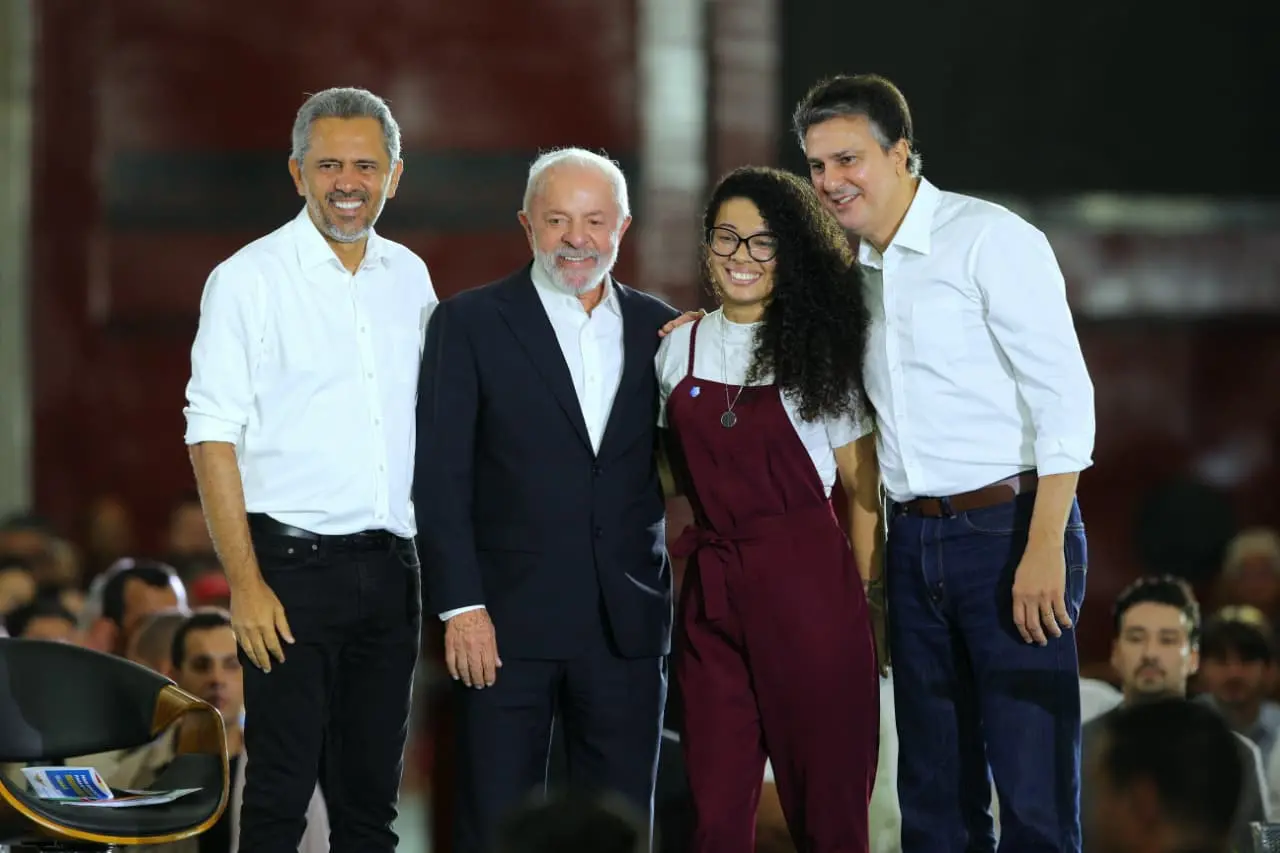 Elmano de Freitas, Lula, Jéssyka, que é professora negra cearense, e Camilo Santana em evento no Ceará.