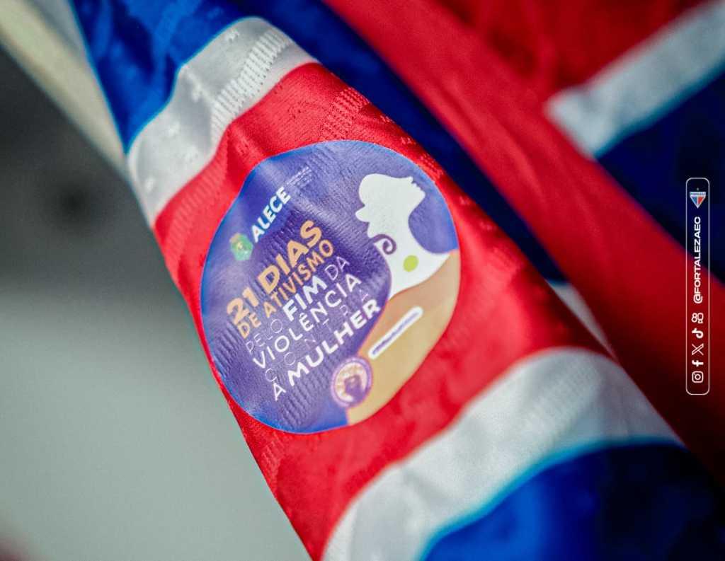 Foto de Fortaleza faz ação em alusão ao fim da violência contra a mulher
