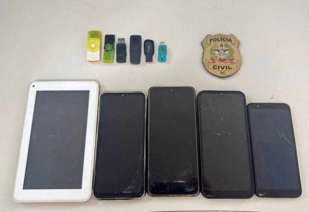 Material apreendido pela Polícia Civil de Santa Catarina.