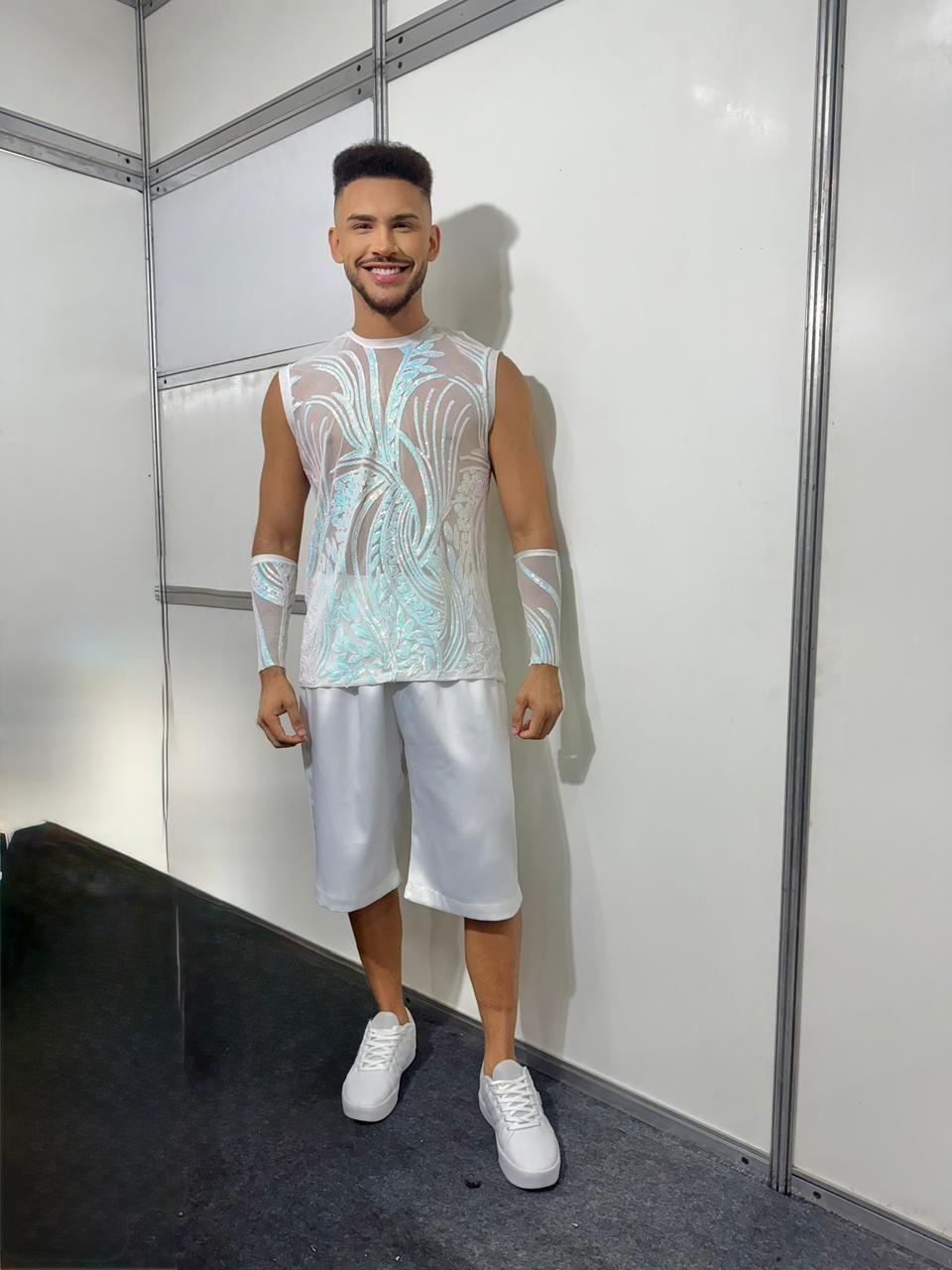 Gabriel começou a dançar profissionalmente aos 15 anos.