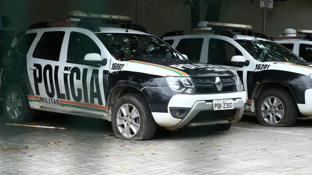 votos de varias viaturas da policia militar do ceará, no pátio do batalhao.